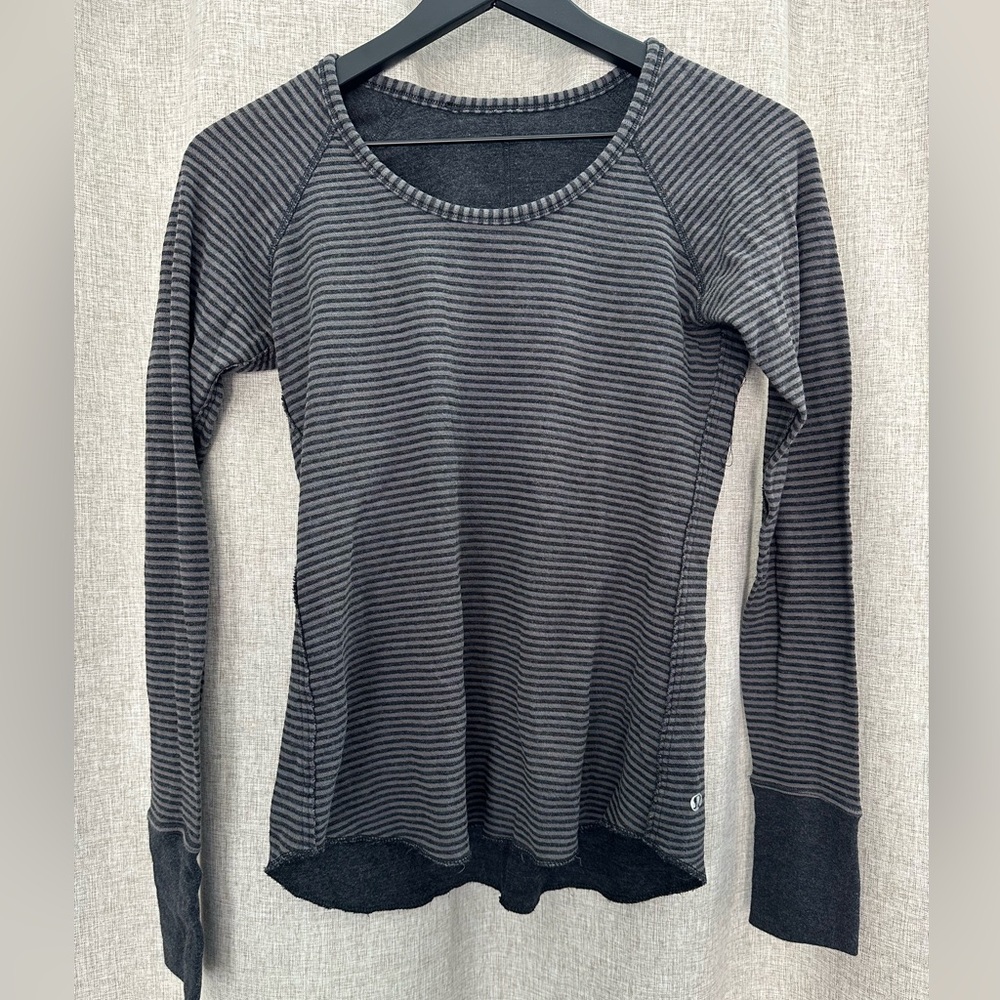 lululemon reversible black and grey LS top